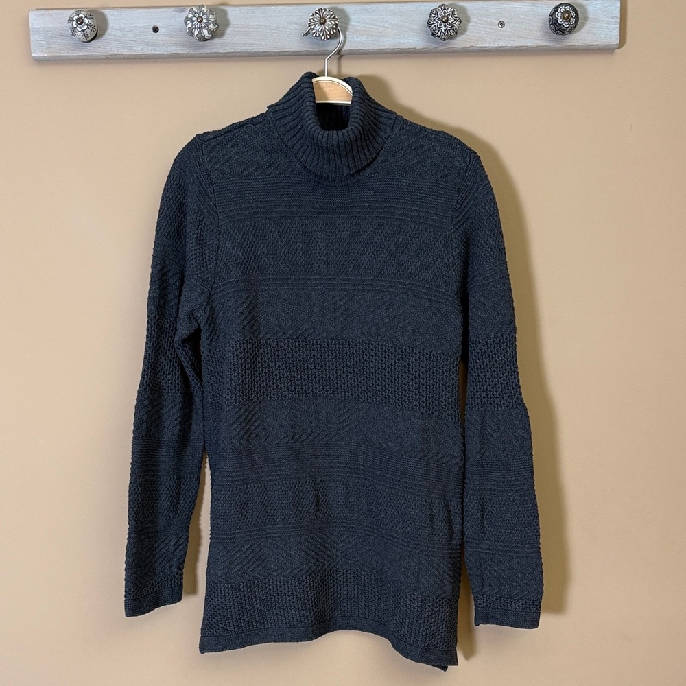 eight eight eight Textured Turtleneck Sweater